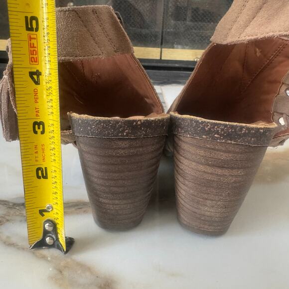 OTBT Women’s Flower Child Comfort Shoe Heeled Sandals Slingback Size 7.5 Tassels - Picture 5 of 14